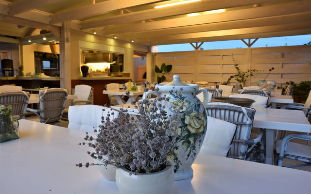 Golden Bay Hotel