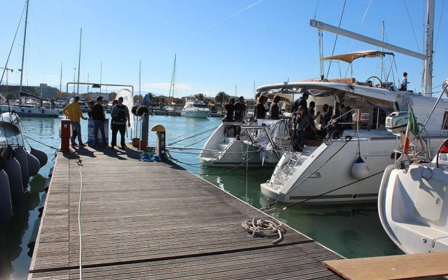 Catamarano Mauticat Boat & Breakfast