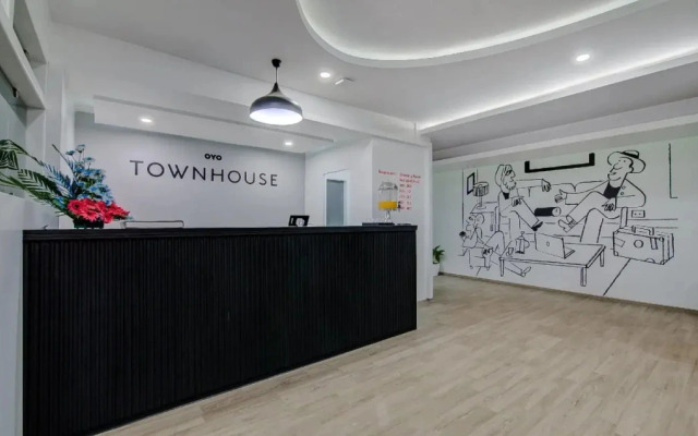 OYO Townhouse 047 Kanakpura Road