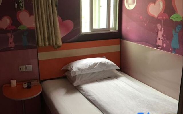 Xingzhong Hotel (Shanghai Xingzhong Road Subway Station)