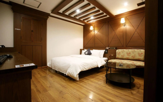 The George Hotel