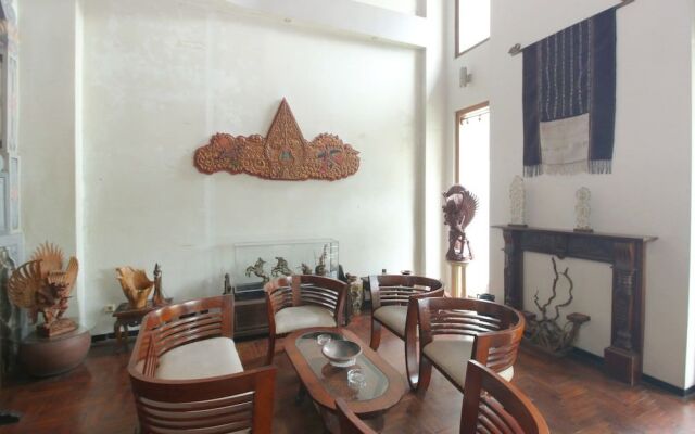 Airy Darmo Khairil Anwar 10 Surabaya