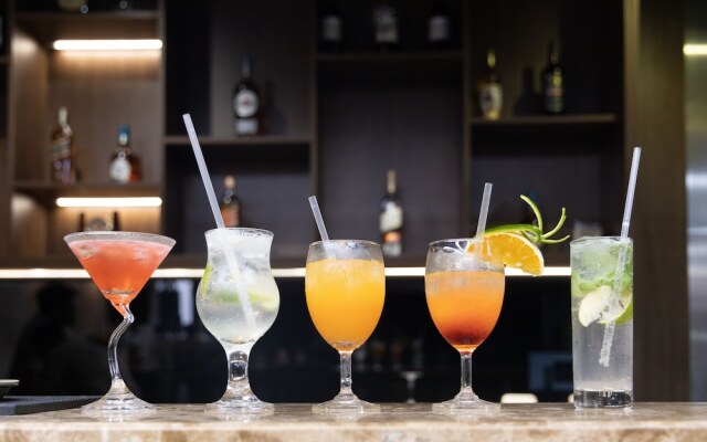 Cat Ba Paradise Hotel - Sky Bar & Massage