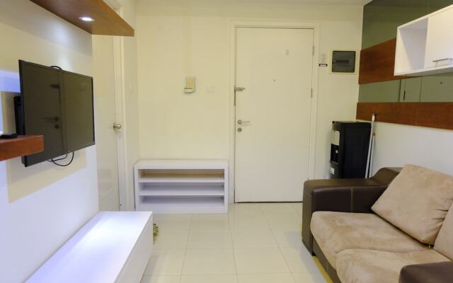Homey And Modern Designed 2Br Apartment Parahyangan Residence