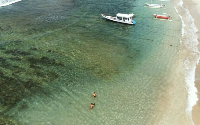 Villa Manis Beachfront