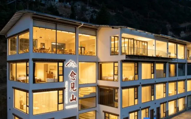 Yujian Mountain Snow Mountain Homestay – Exterior – Deqin