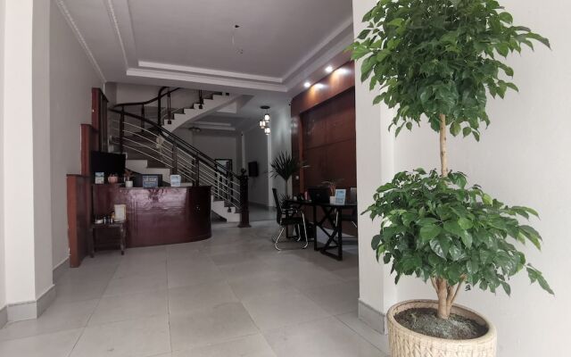 Frontier Hostel & Tours