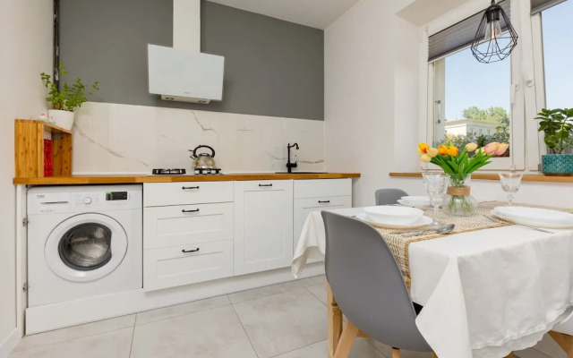 Bright Apartment in Wola by Renters