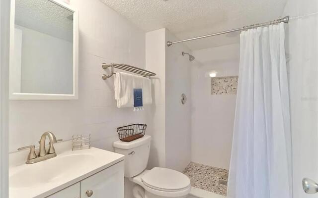 2 Bed 2 Bath Centrally Located