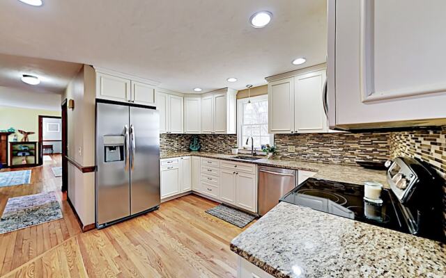 Quiet Family - 4 Br Home