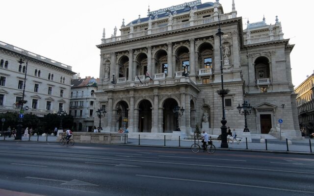 EST Grand Hotel Savoy