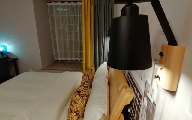 Yiqianshu City Apartment