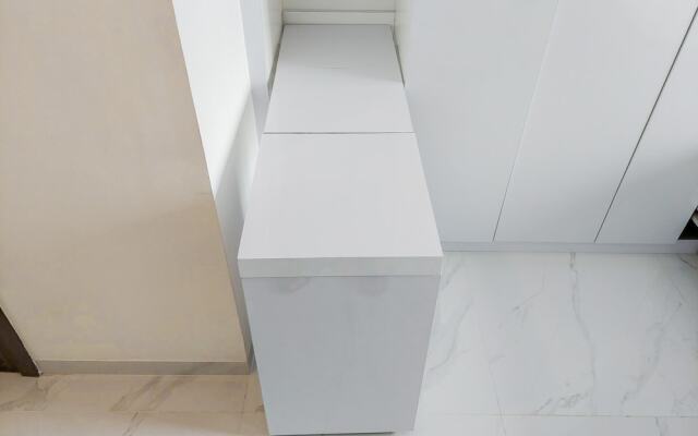 Homey And Warm Studio At Sky House Bsd Apartment