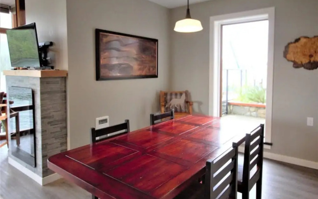 Whiskey Landing Lodge