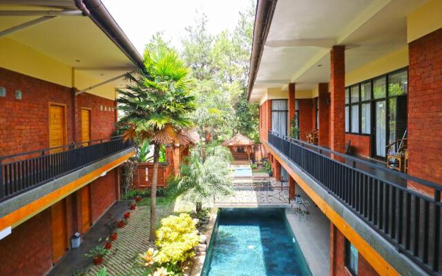 Villa Gardenia Bandung by ZUZU