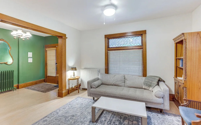 Uptown Minneapolis Home: Walk To Lakes!