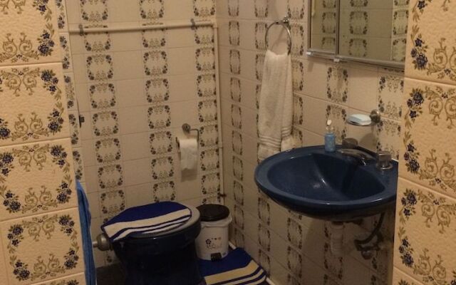 Cozy Rooms in front of Sugar Loaf