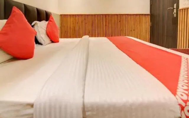OYO 28373 Hotel Shri Sai