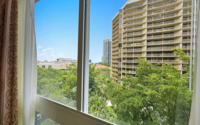 Relaxing Condo with Free Parking