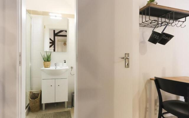 Golden Castle Studio by Homing