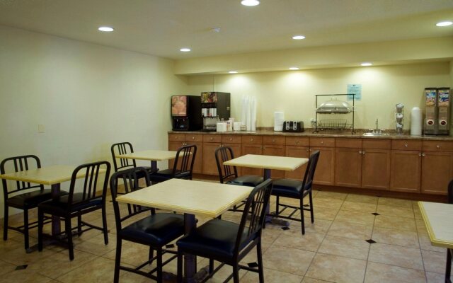 Red Carpet Inn - Newark Airport