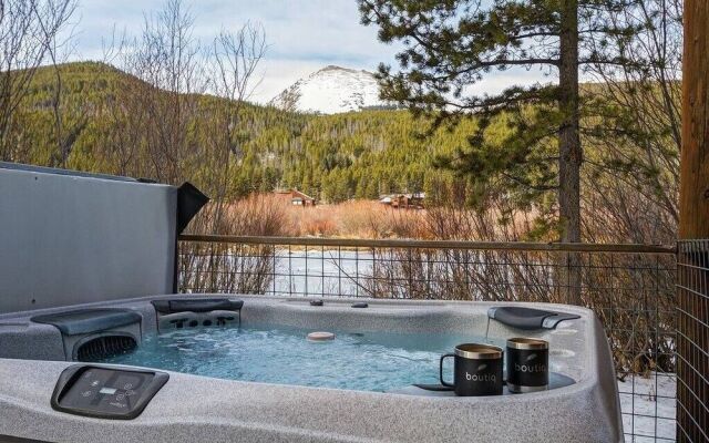 Blue River Hideaway by Boutiq