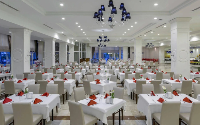 Dobedan World Palace