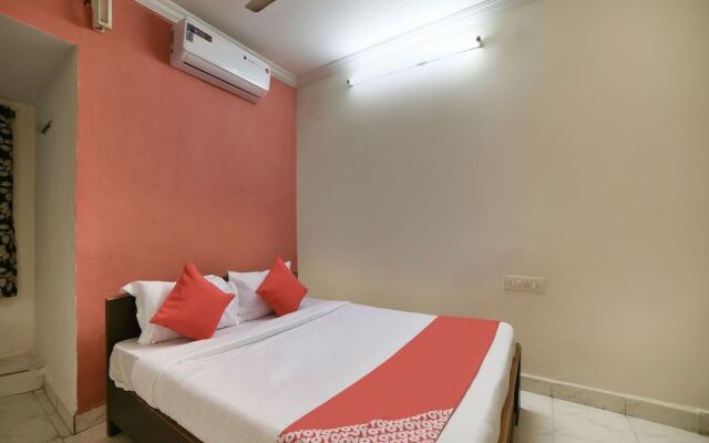 OYO 16533 Hotel Sudarshan