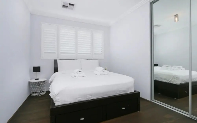 Luxury 4-bedroom House - Mount Lawley