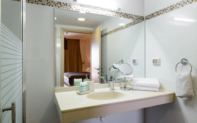 Royalty Suites