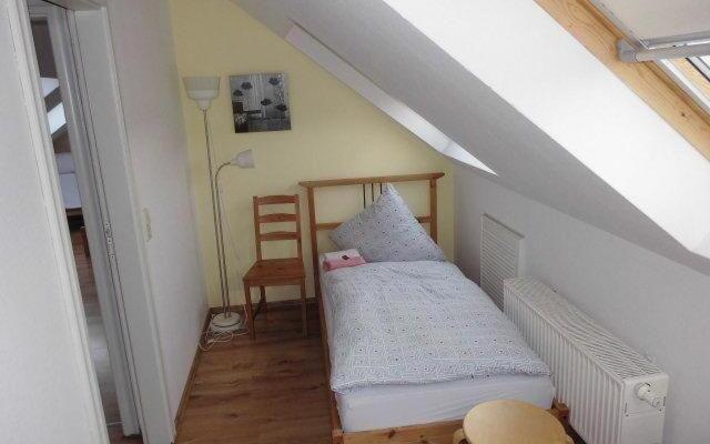 Sehr-schoene-4-Raum-Maisonette-Fewo-mit-110qm-Balkon-zentral-preiswert-T7