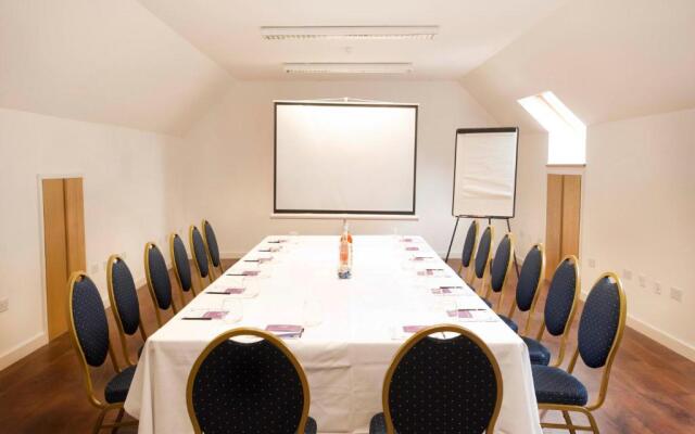 Отель Great Hallingbury Manor