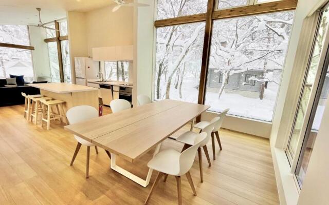 Sanzan Chalet by Hakuba White Fox Company