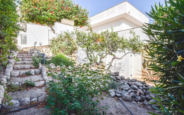 Amazing Home in Scoglitti With 4 Bedrooms and Wifi