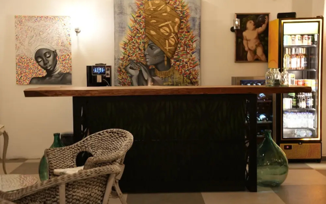 Bahama Art Hotel