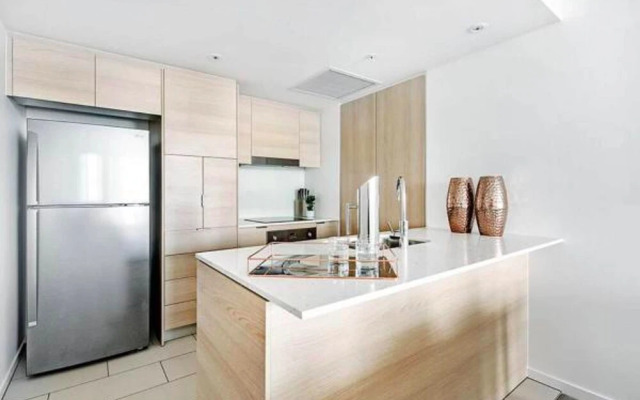 Broadbeach 2 Bedroom FREE WIFI, Netflix & Parking