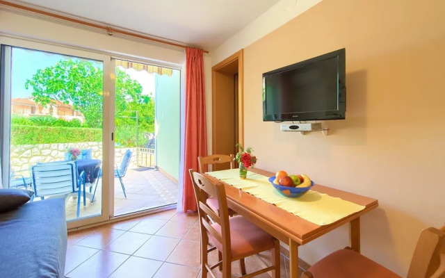 Nice Apartment With Private Terrace Near the Sea