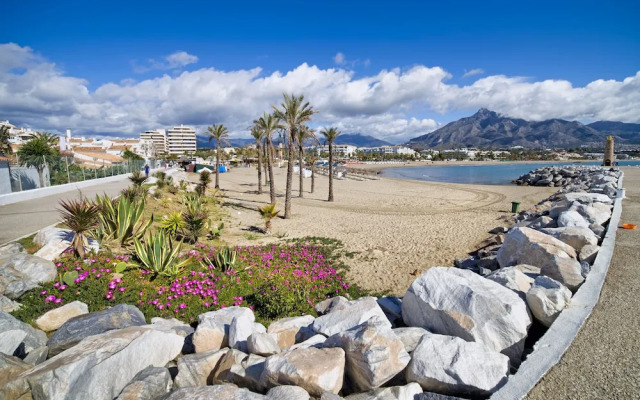 Calahonda Elegance With Pool And Sea View