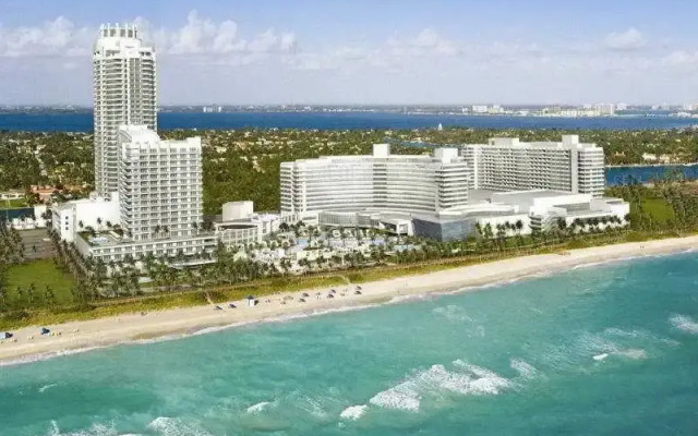 Fontainebleau Miami Beach Versailles Tower