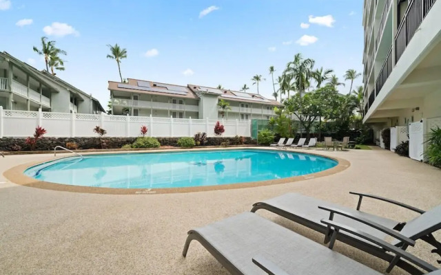 Kona Alii Oceanview Pool Shops & Restaurants