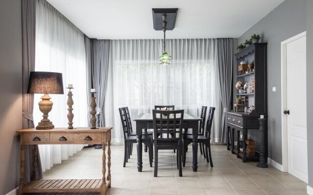 Moon 11 Boutique Home