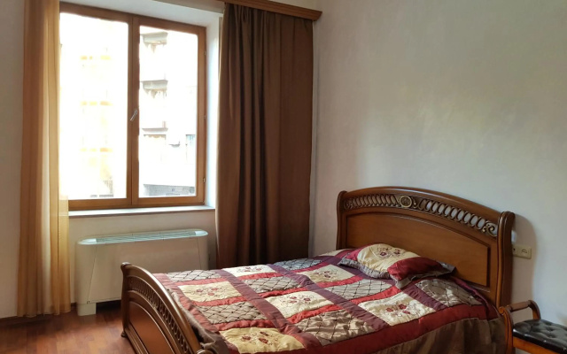Northern Avenue 2 bedroom Deluxe apartment with Balcony HH644