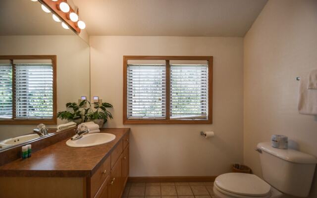 At Lake's Edge 6 Bedroom House