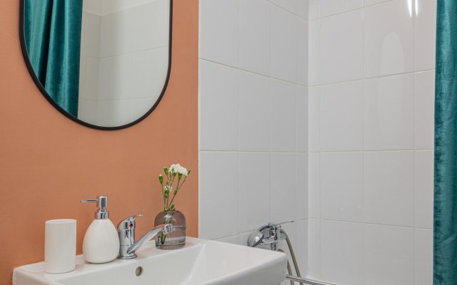 Лайт Апартаменты на улице Академика Ландау 49