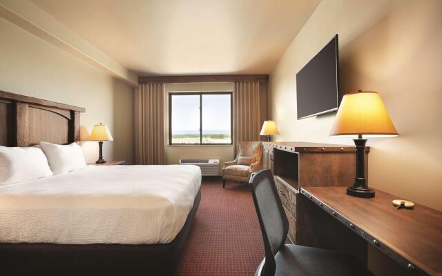 Glacier International Lodge