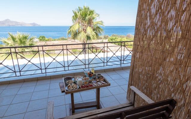 Cavo Petra Hotel
