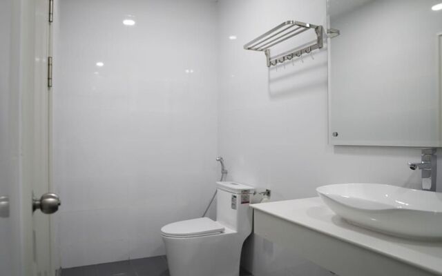 Apple Hotel Three