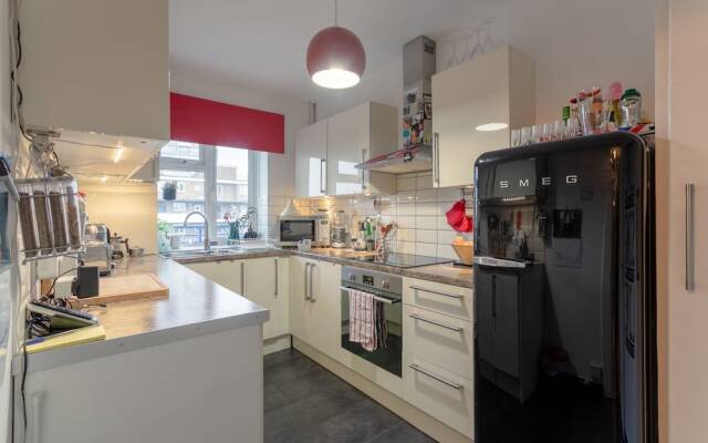 Colourful 2 Bedroom Apartment in Shoreditch