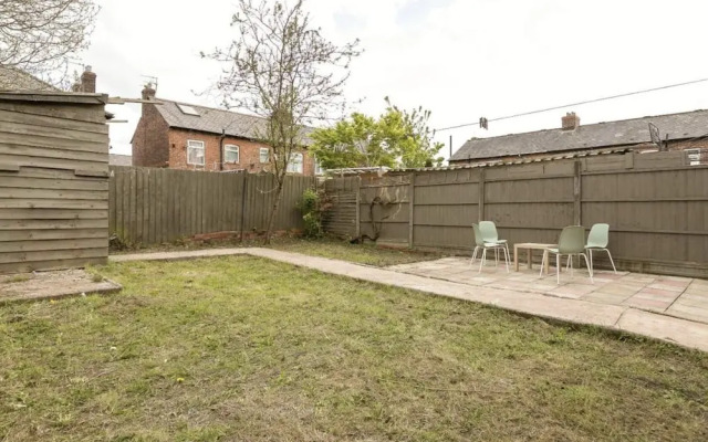 Spacious 4 Bedroom House Sleeps 8