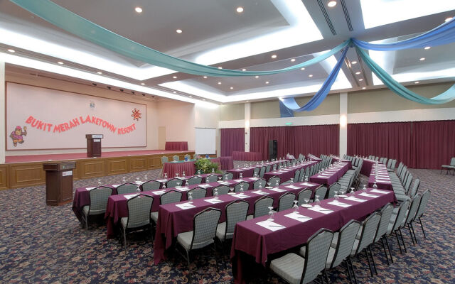 Bukit Merah Laketown Resort